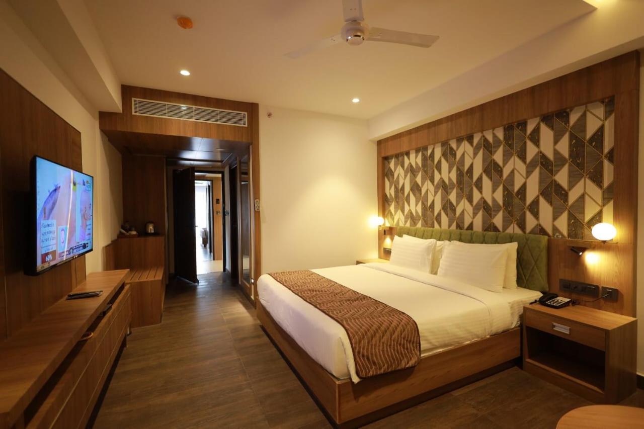 Mandarin Sky Hotel Kannur Eksteriør billede