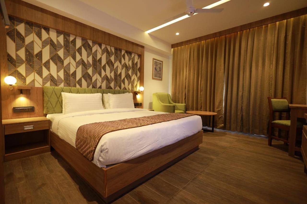 Mandarin Sky Hotel Kannur Eksteriør billede